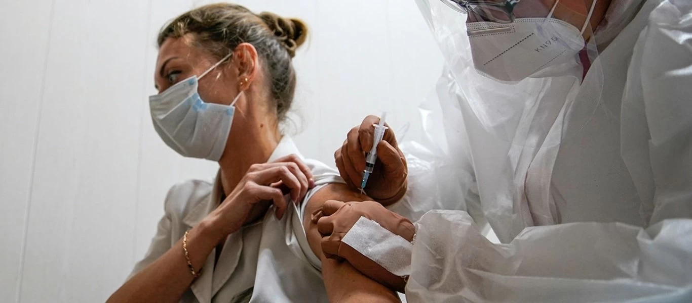 Ρωσία: Προχωρά με ταχύτατους ρυθμούς ο εμβολιασμός των πολιτών - Στόχος η ανοσία 70% το καλοκαίρι